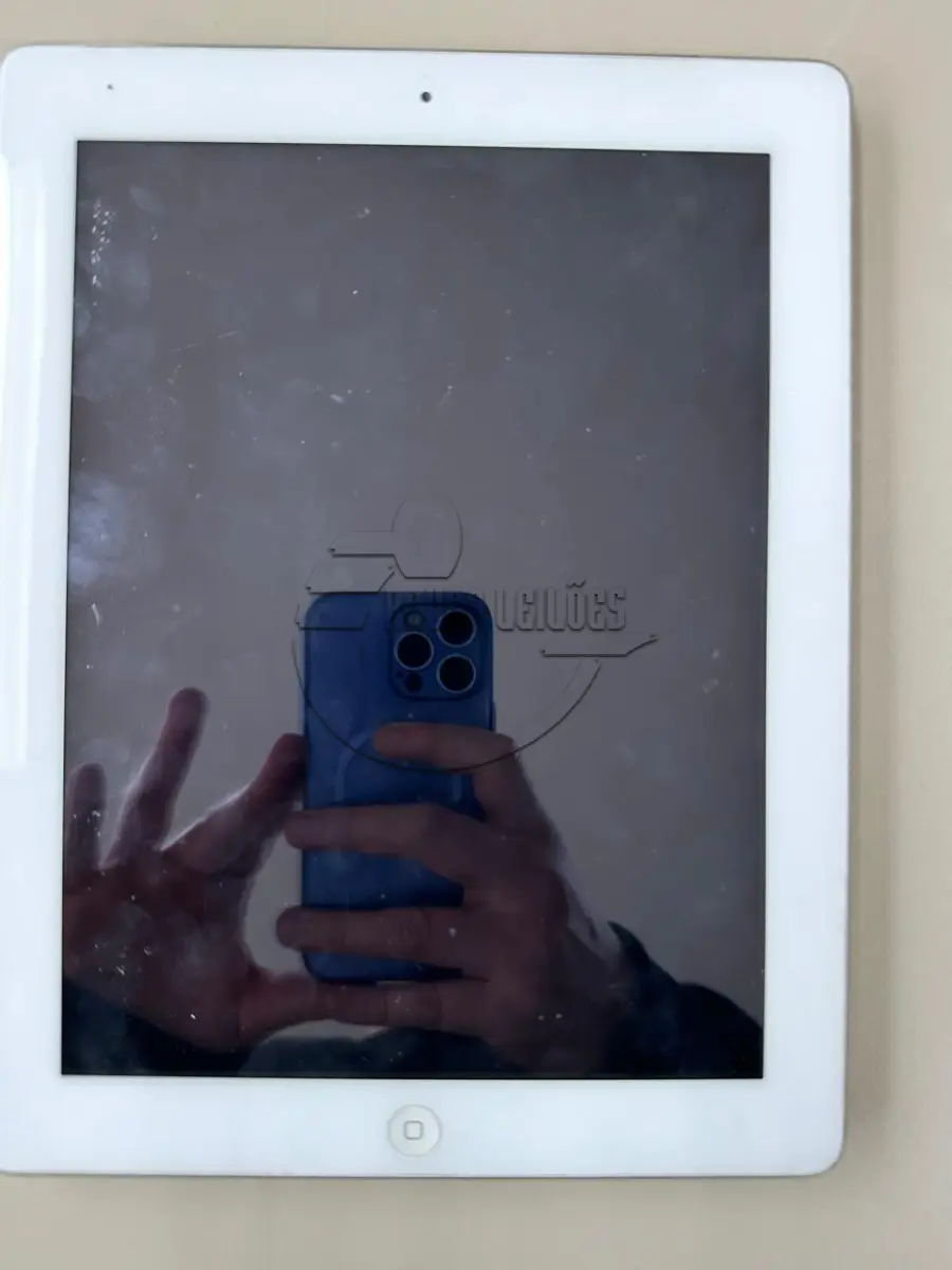 LOTE 025 - Um Ipad mod. A1459, 4° geração