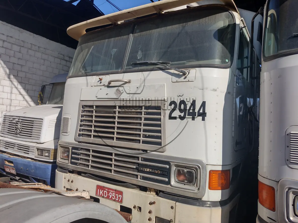 LOTE 005 - 02ª DATA | Um caminhão Navistar/International, modelo 9800 6X4, ano/modelo 2001/2001