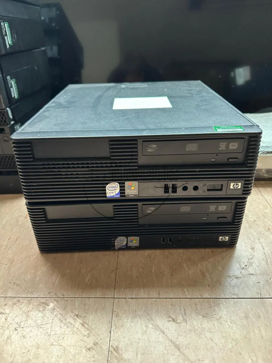 LOTE 007 - Aproximadamente 36 microcomputadores, marcas HP e DELL, com defeito