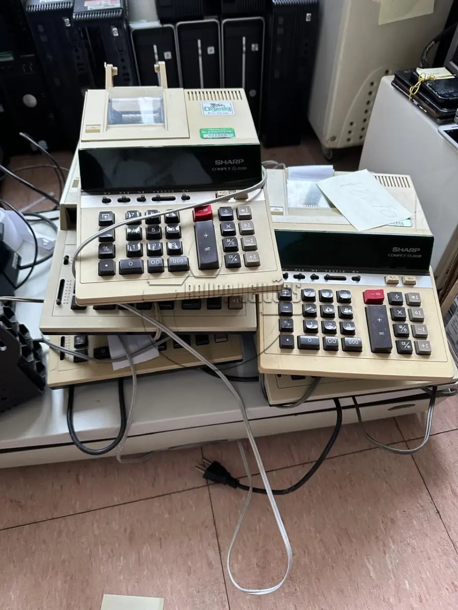 LOTE 013 - Diversos mouses, hd's, teclados, estabilizadores, sucatas de informática, calculadoras,  tudo antigo ou c/ defeito