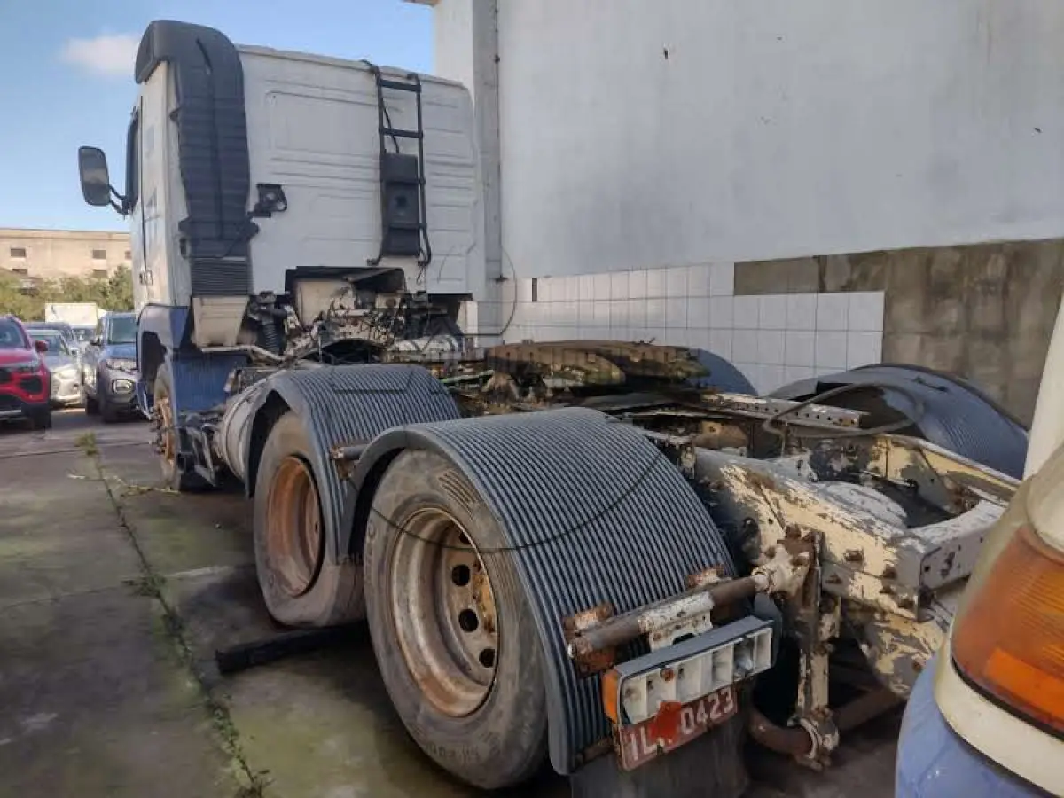 LOTE 019 - 02ª DATA | Um caminhão  VOLVO, modelo FH12 420 6X4T, ano/modelo 2003/2003