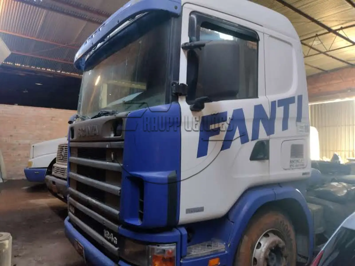 LOTE 024 - 02ª DATA | Um caminhão, marca Scania, modelo R124 GA6X4NZ 400, ano/modelo 2004/2004