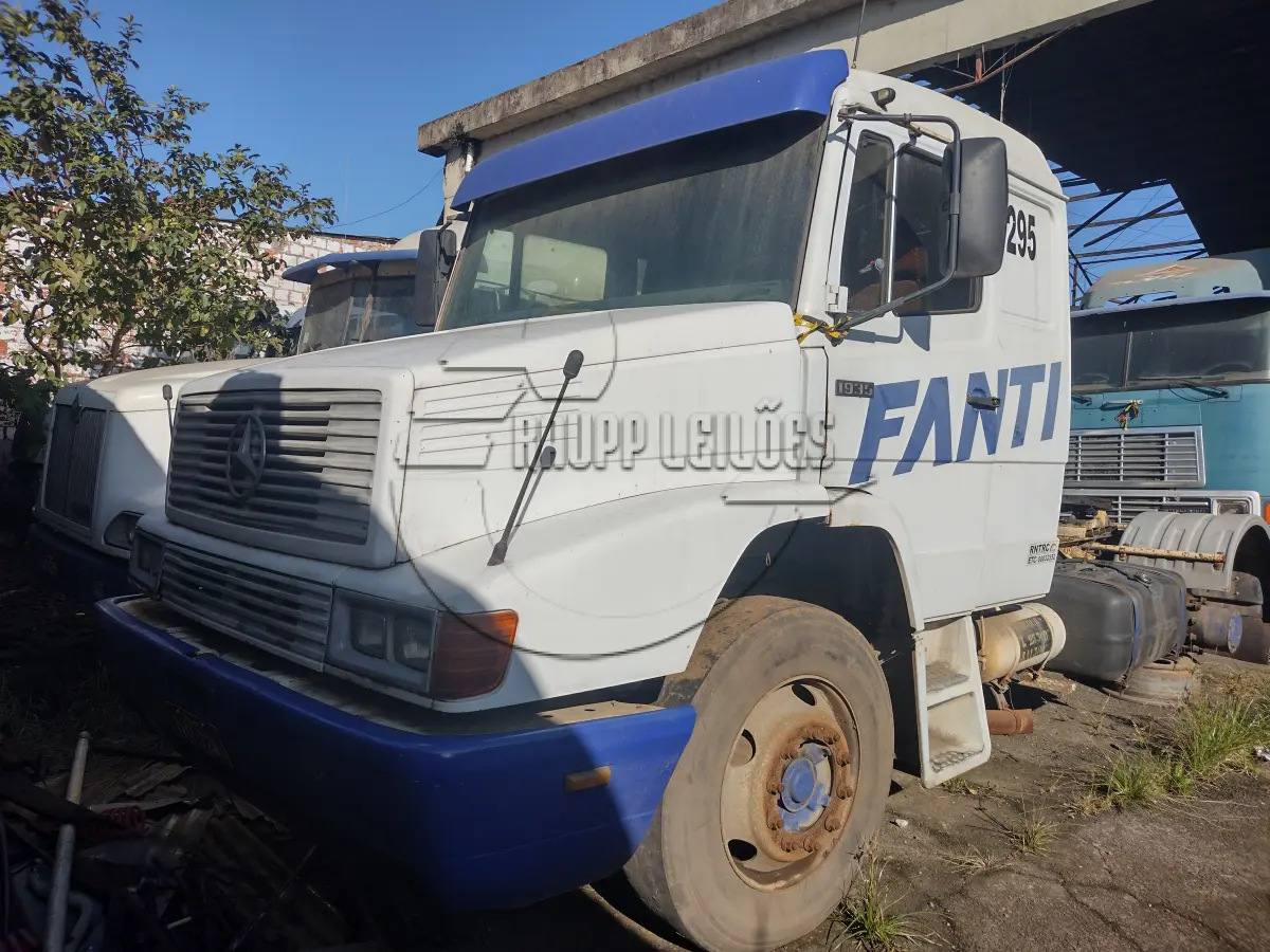 LOTE 001 - 02ª DATA | Um caminhão Mercedes Benz, modelo LS 1935, ano/modelo 1998