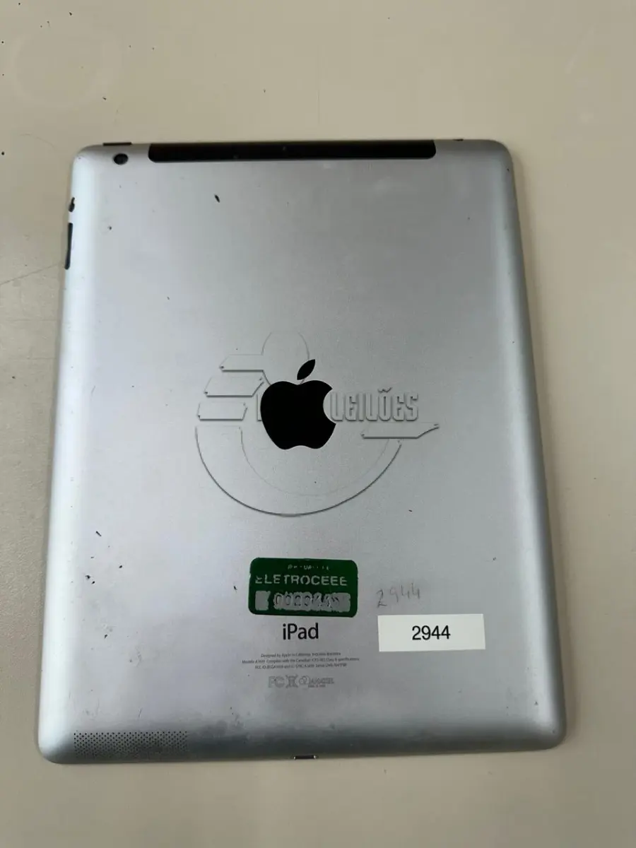 LOTE 016 - Um Ipad mod. A1459, 4° geração