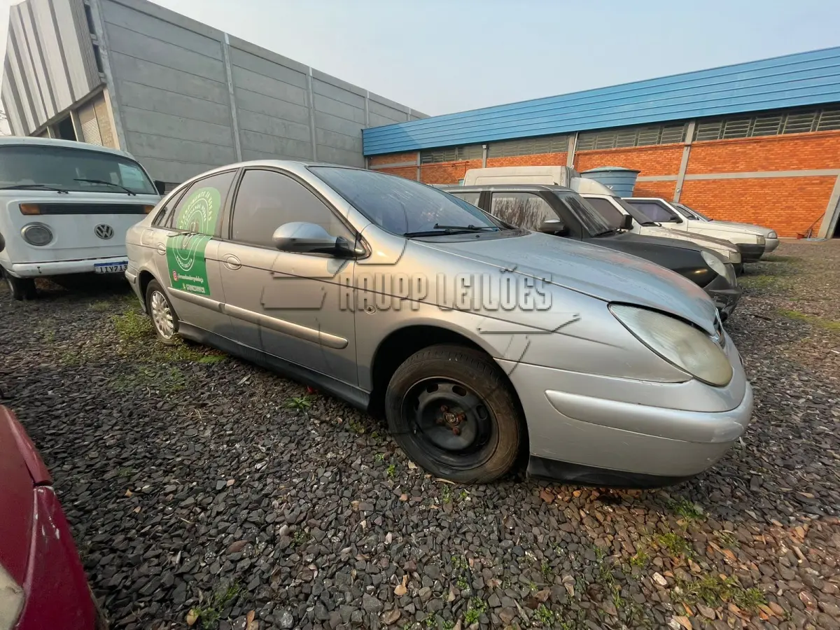 LOTE 011 - 02ª DATA | Um veículo I/Citroen C5 EXCL 20, ano/modelo 2002/2002
