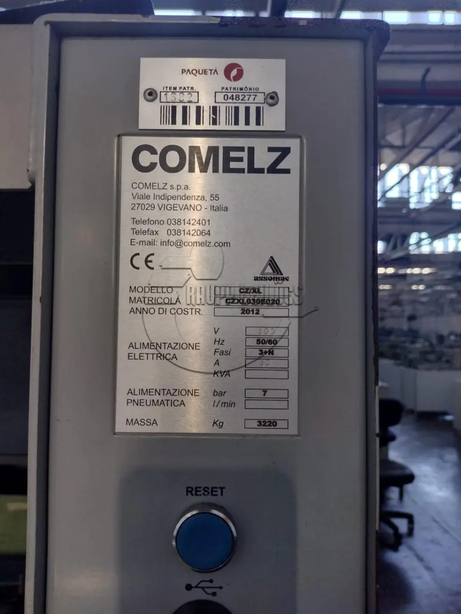 LOTE 001 - Uma máquina automática para corte