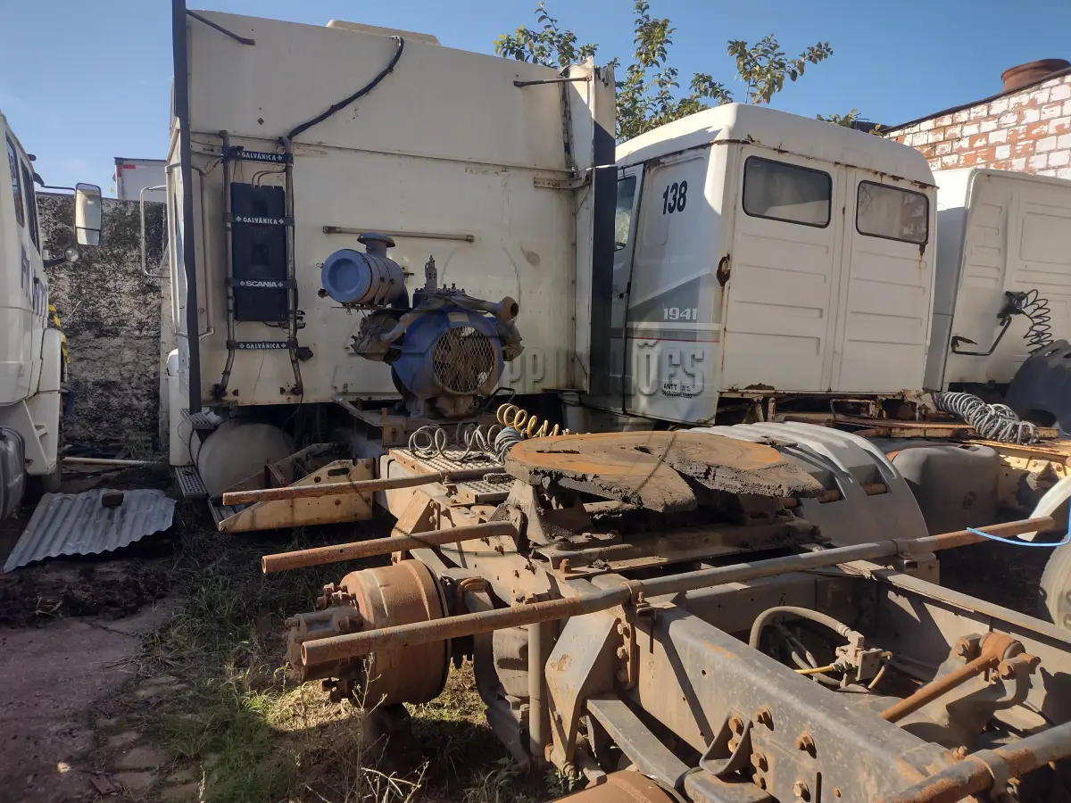 LOTE 002 - Um caminhão Navistar/International, modelo 9200 6X4, ano/modelo 1999