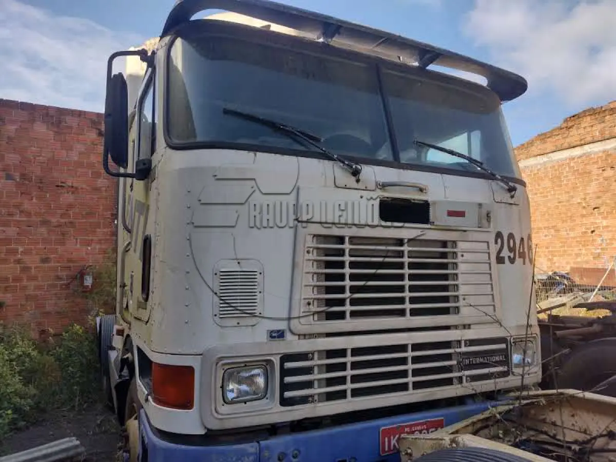LOTE 029 - 03ª DATA | Um caminhão Navistar/International, modelo 9800 6x4, ano/modelo 2001/2001