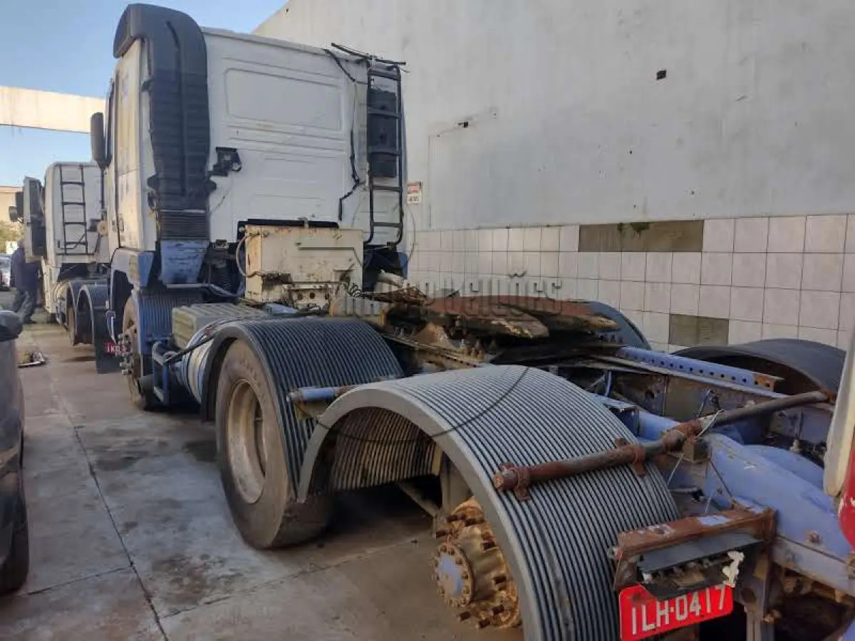 LOTE 017 - 02ª DATA | Um caminhão Volvo, modelo FH12 420 6X4T, ano/modelo 2003/2003
