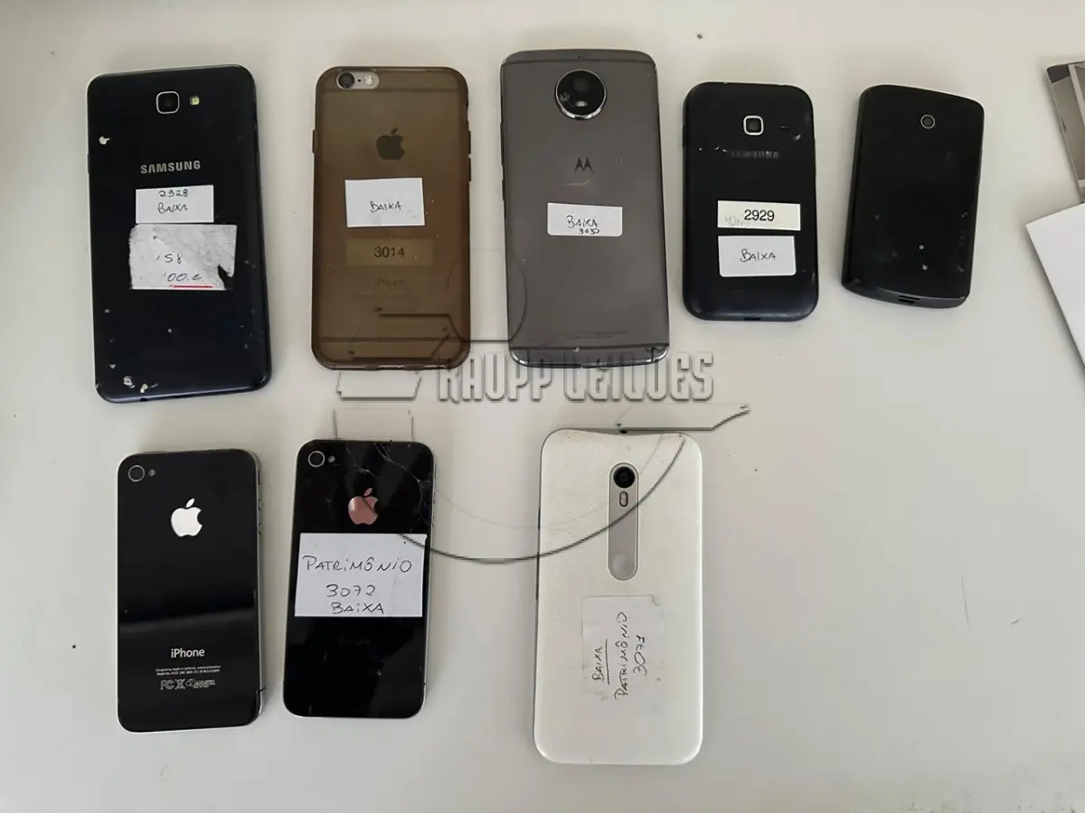 LOTE 010 - 08 celulares de diversas marcas e modelos, com defeito