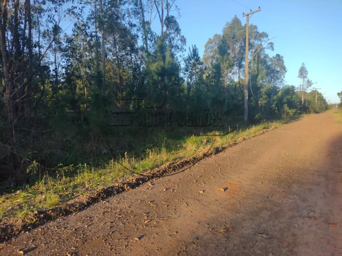 LOTE 028 - 02ª DATA | MATRÍCULA N° 49.051: Um terreno urbano, com 1.699,20 m² e sem benfeitorias, em Cachoeirinha/RS - Loteamento industrial Cruzeiro