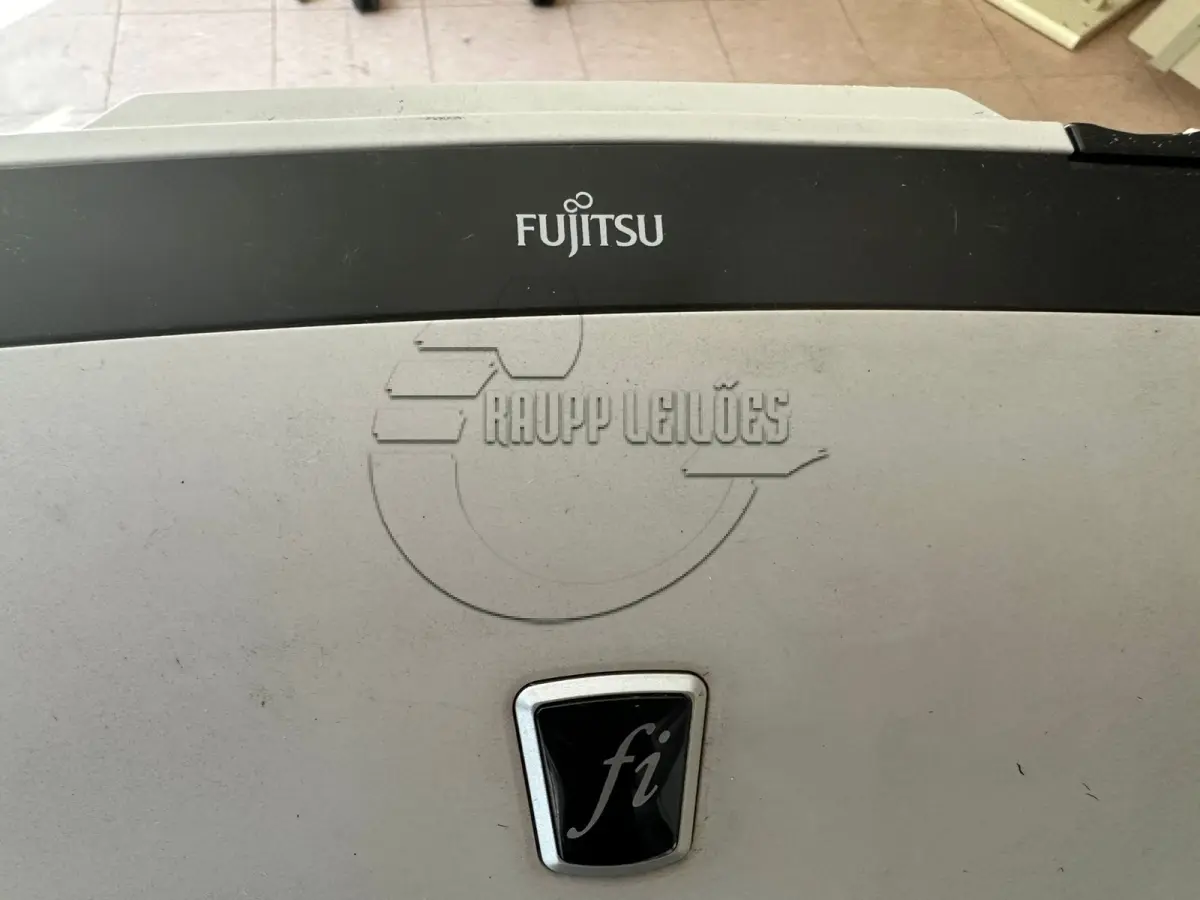 LOTE 017 - Um scanner Fujitsu fi6240