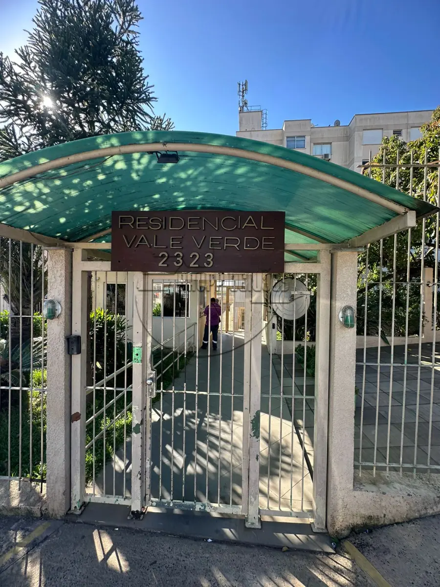 LOTE 001 - 02ª DATA | (PORTO ALEGRE/RS) O apartamento 221, setor C, c/ 57,91m² + O estacionamento 2, c/ 12,00m², ambos do Ed. Vale Verde - Bairro Santa Tereza