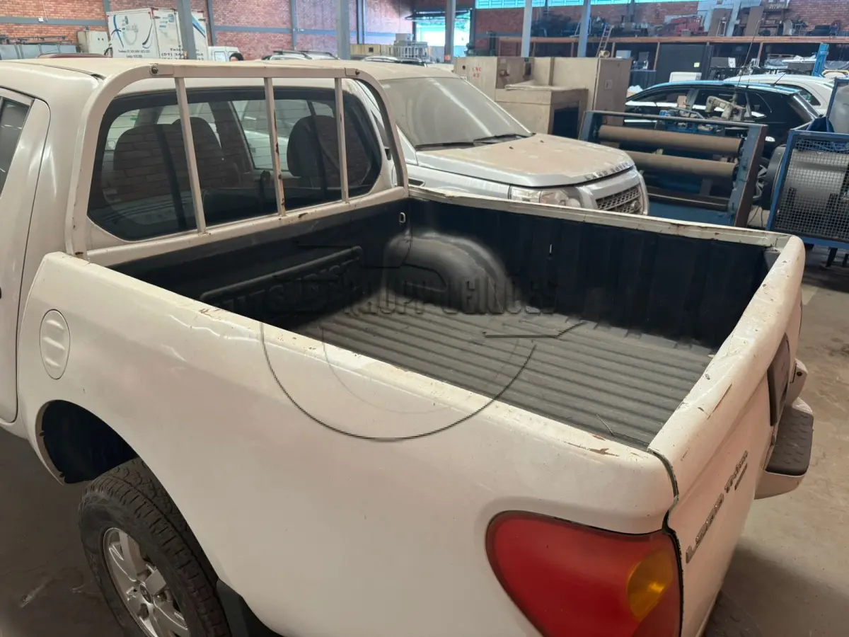 LOTE 012 - Um veículo Triton GLX D, ano/modelo 2013/2014