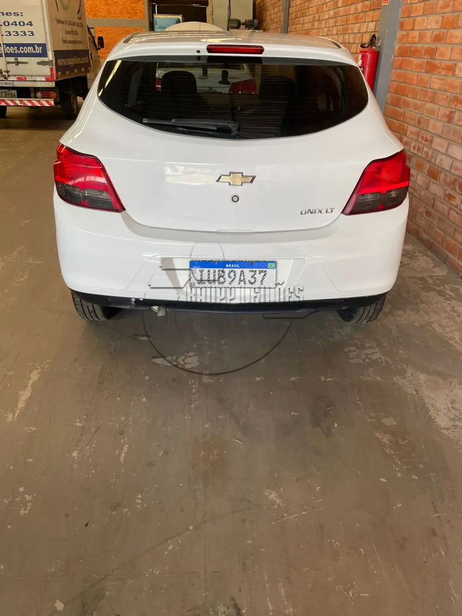 LOTE 014 - Um veículo marca/modelo: CHEVROLET/ONIX 1.0MT LT, ano/modelo: 2013/2013