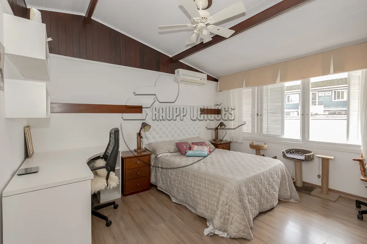 LOTE 001 - (PORTO ALEGRE/RS) Uma casa de 700,00m², no Bairro Ipanema