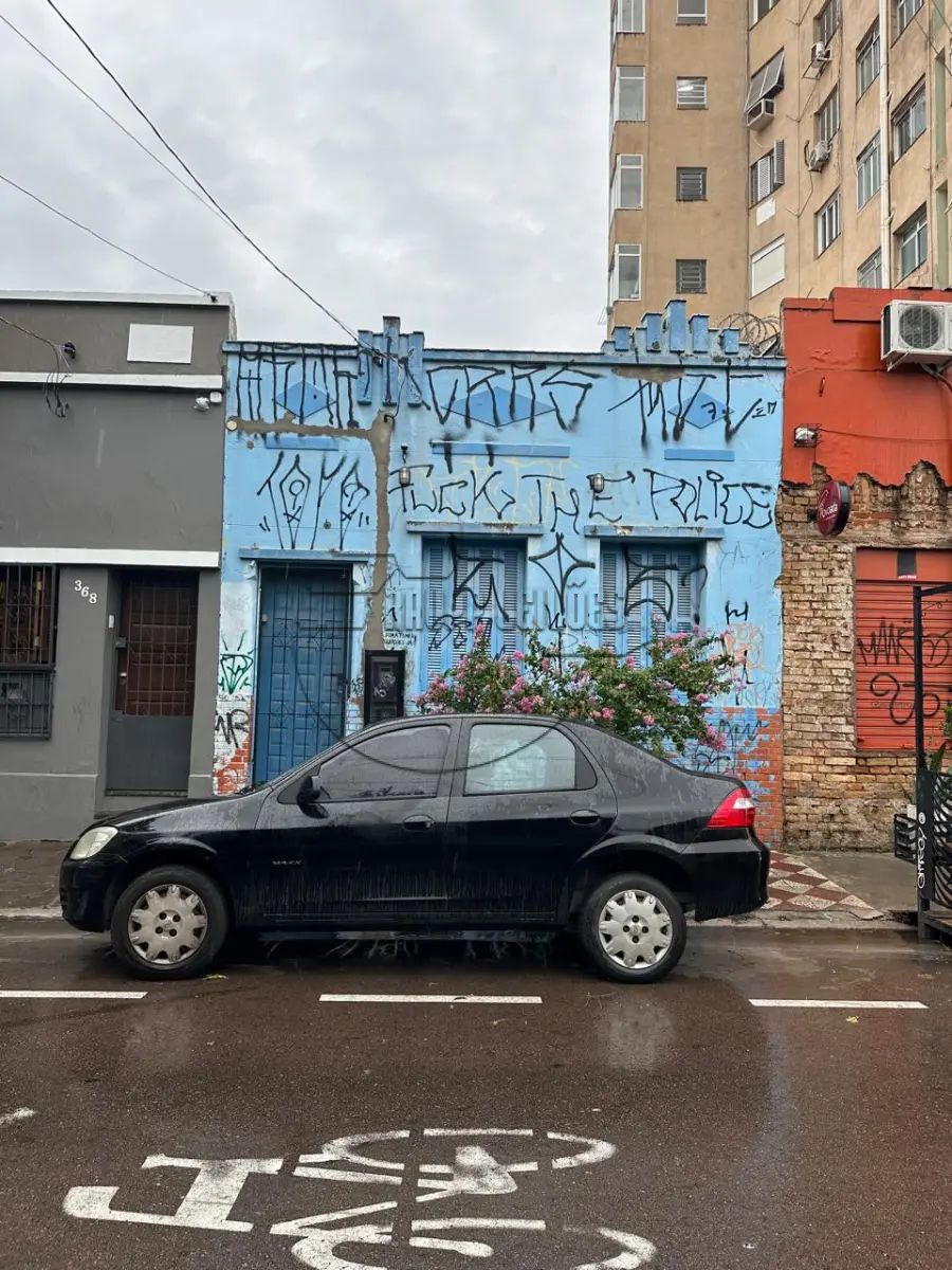 LOTE 008 - (PORTO ALEGRE/RS) Uma casa de alvenaria no Bairro Cidade Baixa