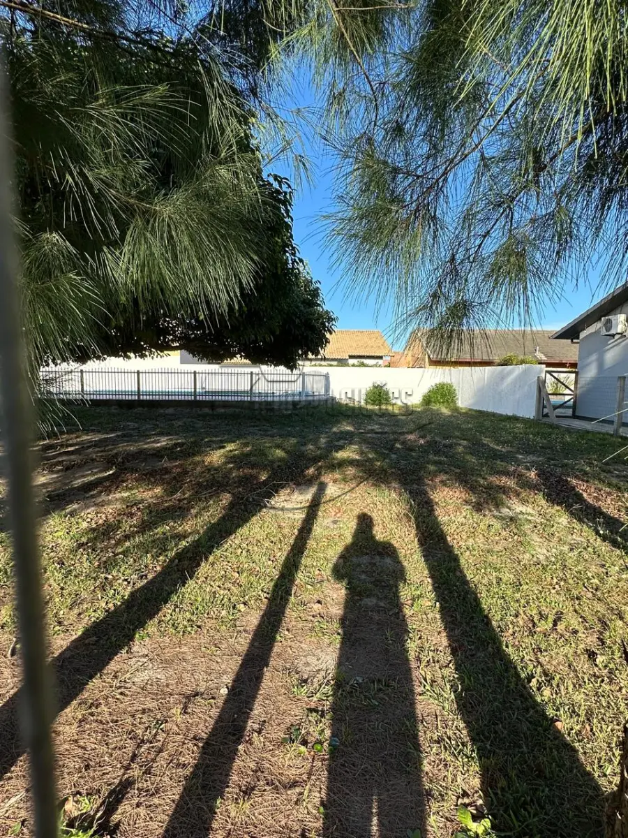 LOTE 001 - (TRAMANDAÍ/RS) Um terreno em Tramandaí/RS, c/ 375,00m²