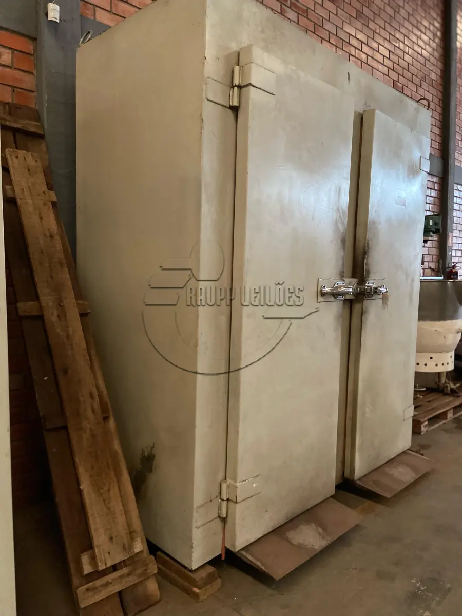 LOTE 001 - Um forno de aço de duas portas