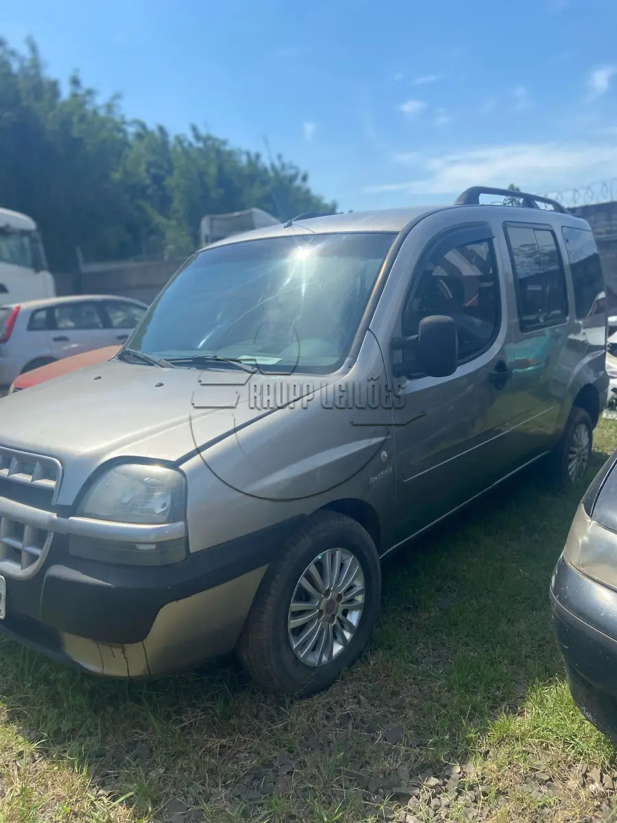 LOTE 001 - Um veículo  FIAT/DOBLO EX, ano/modelo: 2001/2002