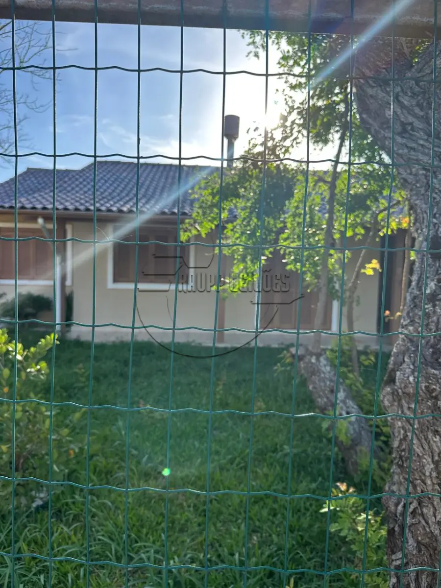 LOTE 012 - (TRAMANDAÍ/RS) Uma casa c/ aprox. 90,00m²
