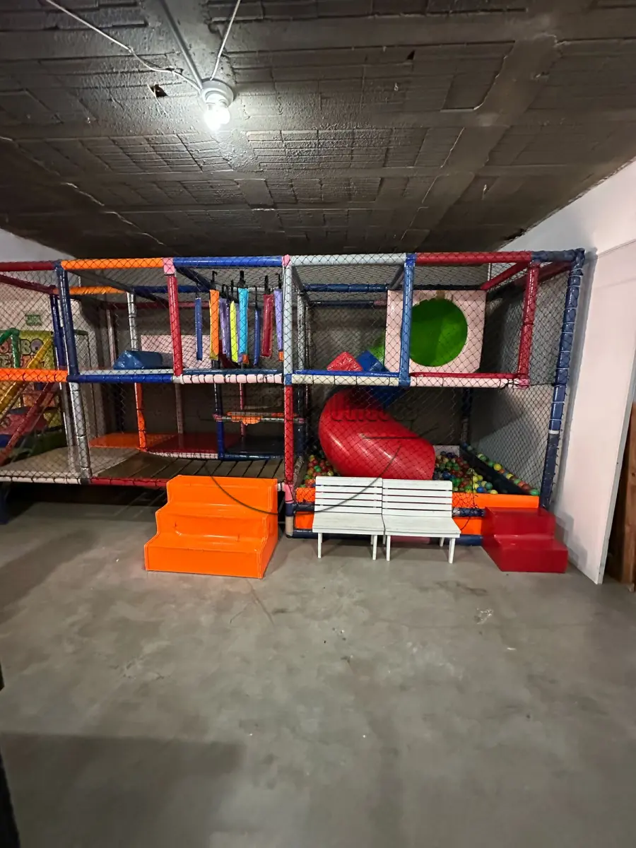 LOTE 020 - Um brinquedão infantil