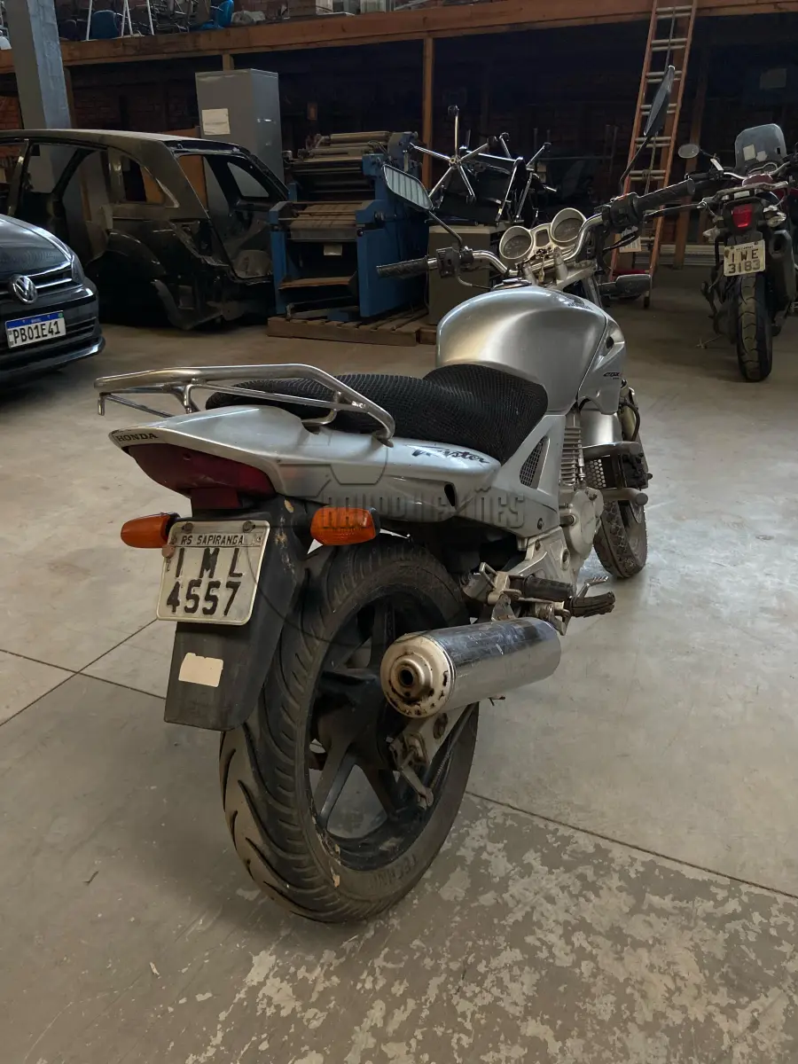 LOTE 020 - Uma motocicleta HONDA/CBX 250 TWISTER, ano/mod 2005/2005