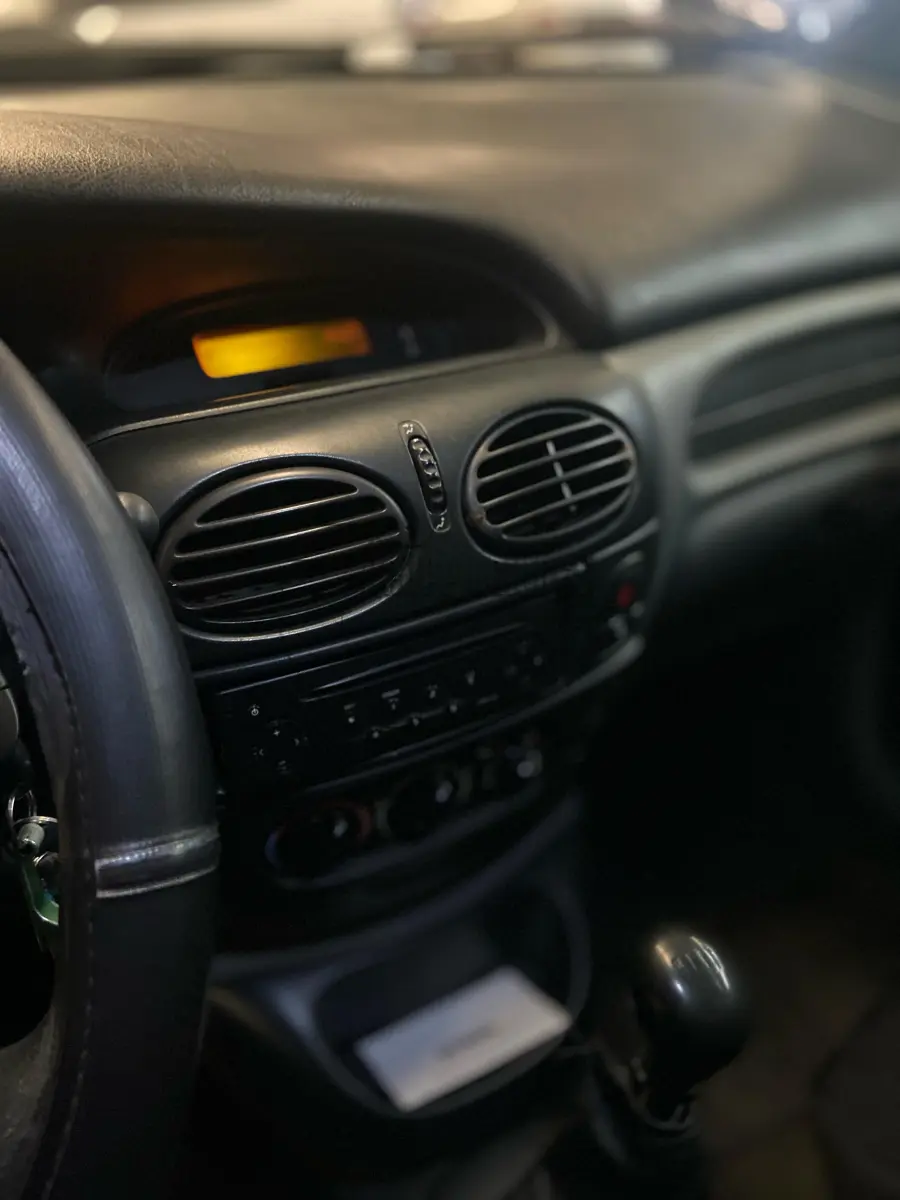 LOTE 006 - Um veículo RENAULT/SCENIC RT 1.6 16, ano/modelo 2000/2001