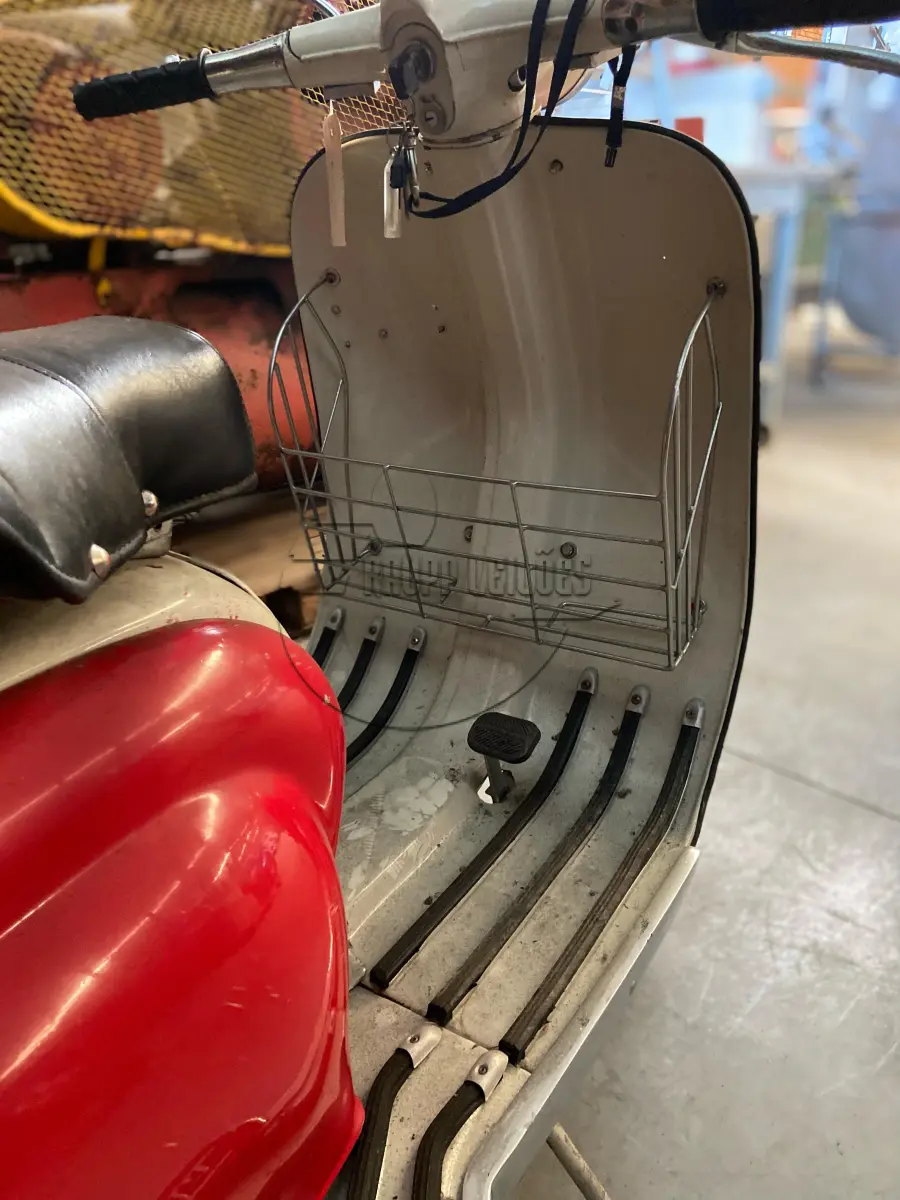 LOTE 009 - Um veículo BP/LAMBRETTA,  ano/mod 1968/1968