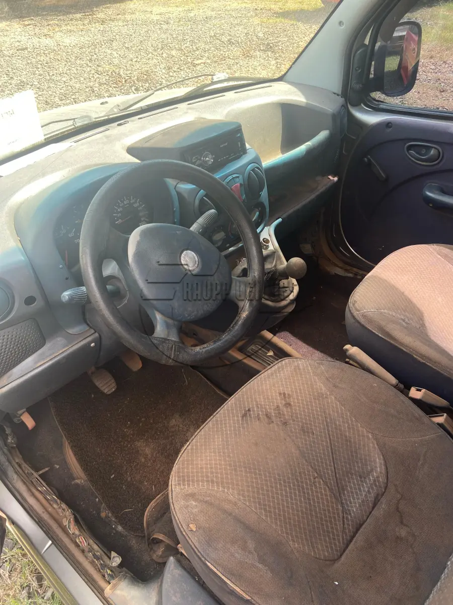 LOTE 001 - Um veículo  FIAT/DOBLO EX, ano/modelo: 2001/2002