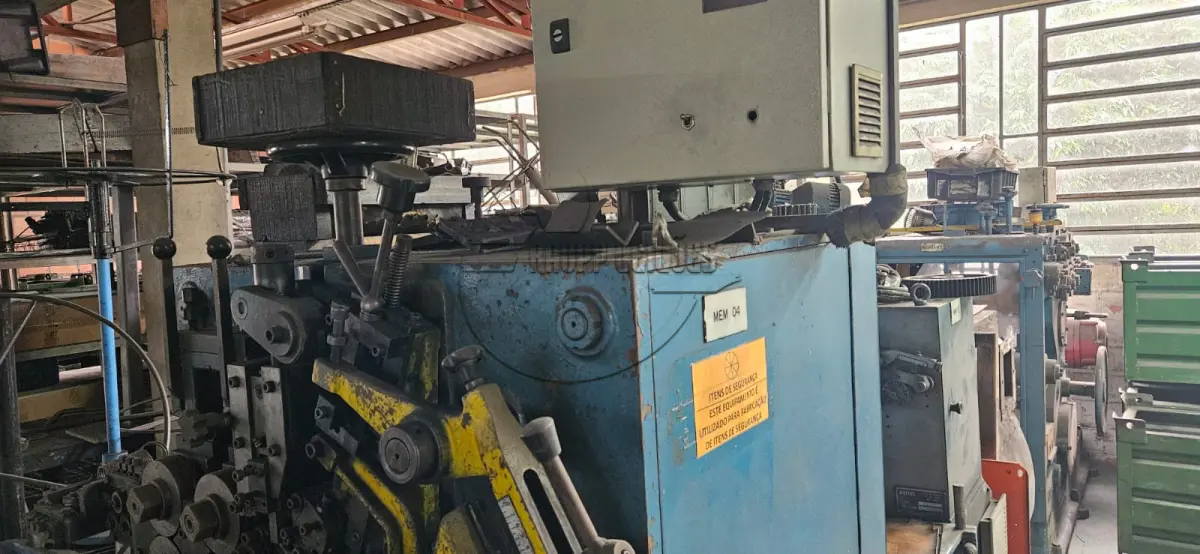LOTE 014 - 02ª DATA | Uma máquina de enrolar molas e um forno de revenir molas