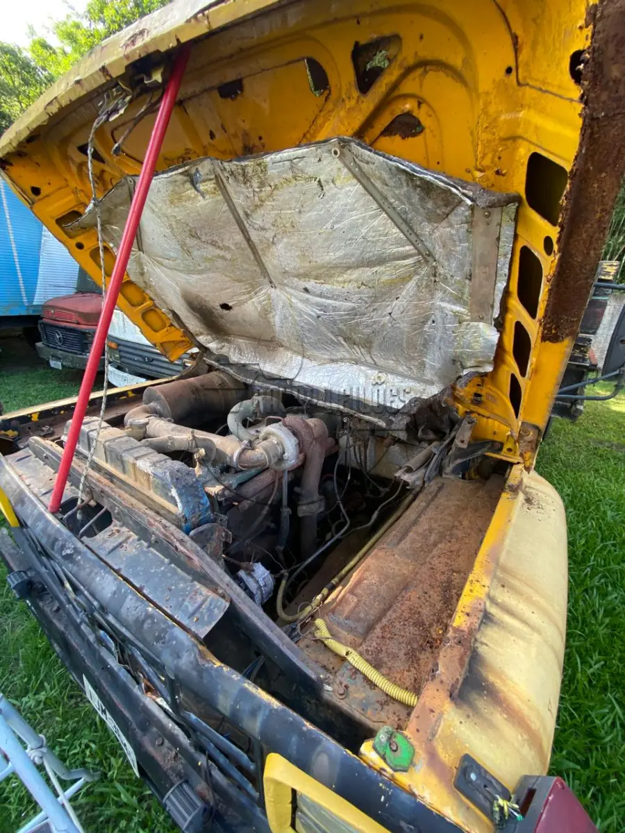 LOTE 020 - Um caminhão Ford/750, ano/modelo 1977/1977