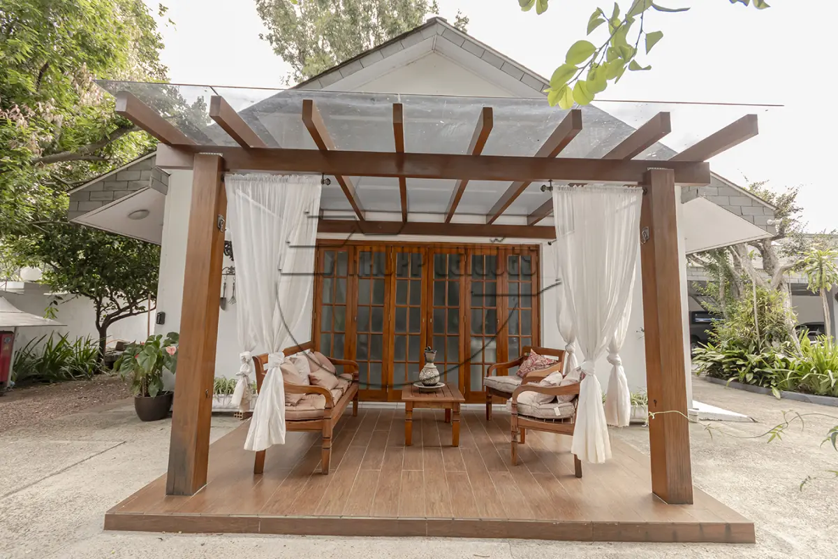 LOTE 001 - (PORTO ALEGRE/RS) Uma casa de 700,00m², no Bairro Ipanema