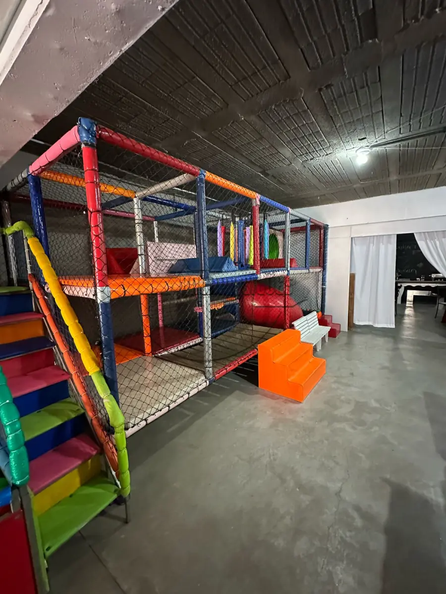 LOTE 020 - Um brinquedão infantil