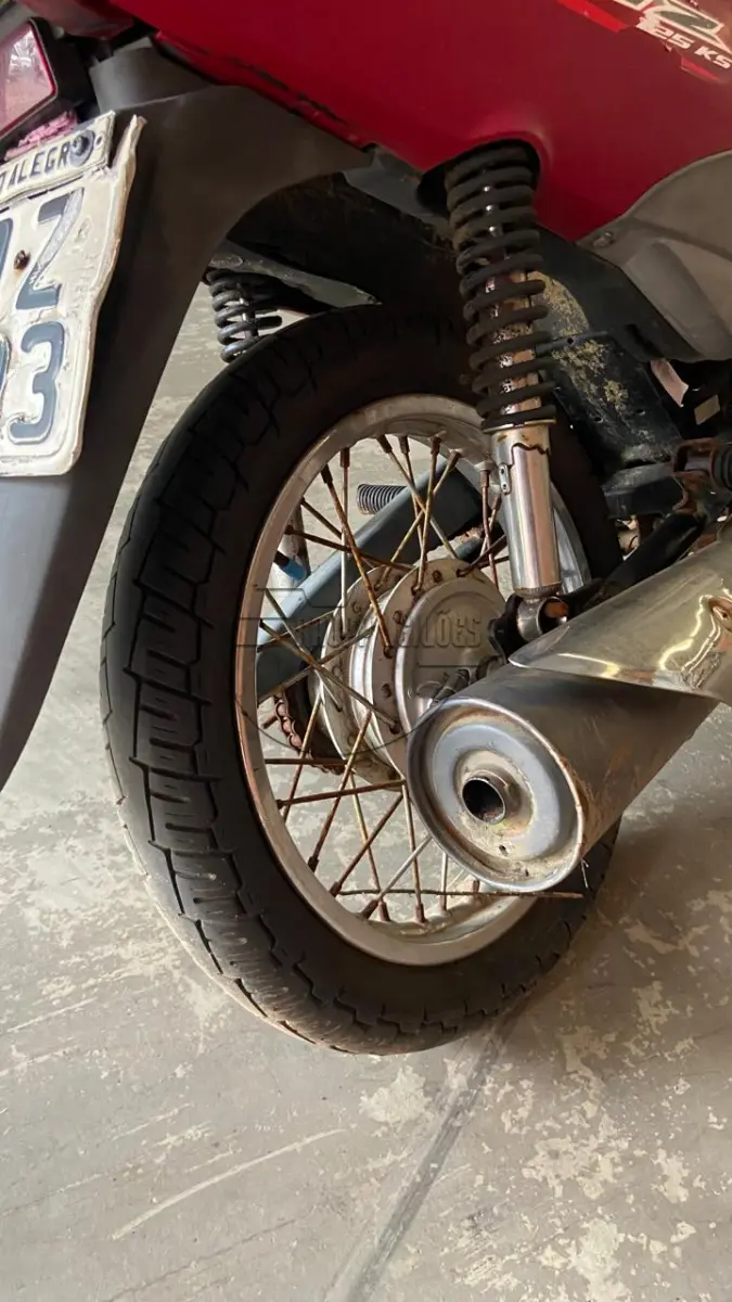LOTE 007 - Uma motocicleta marca Honda, modelo BIZ 125 KS, 2008/2008