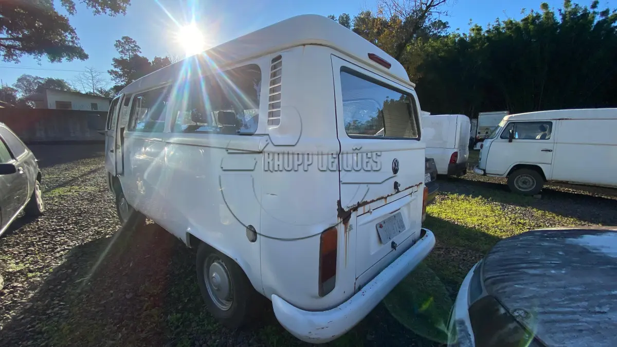 LOTE 018 - Um veículo VW/KOMBI, ano/mod. 2009/2010
