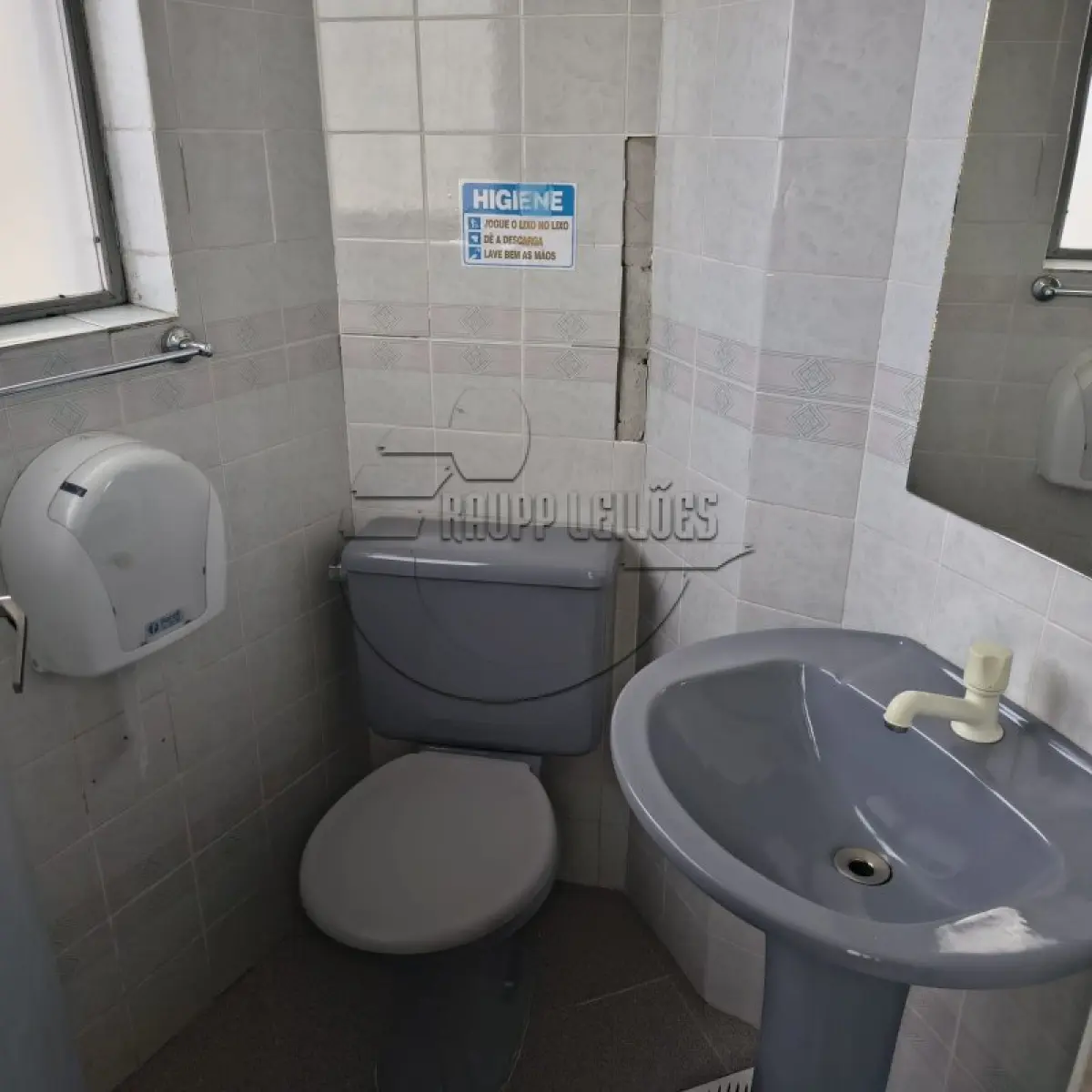 LOTE 001 - 02ª DATA | (PORTO ALEGRE/RS) Um prédio de alvenaria c/ aprox. 410,00m², no Bairro Passo das Pedras