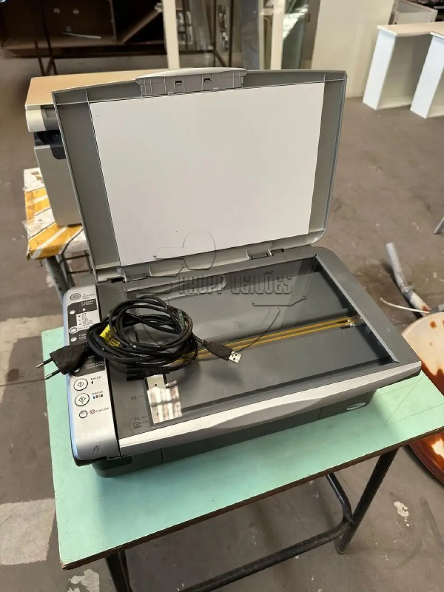 LOTE 023 - Uma impressora EPSON CX 4900