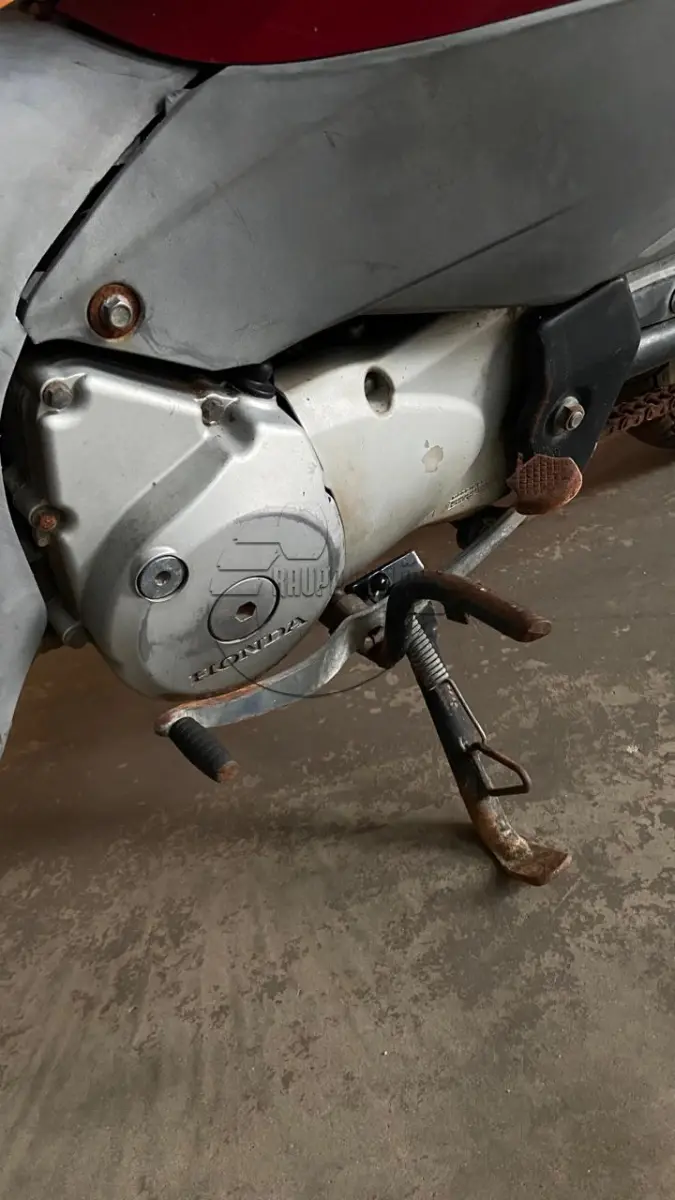 LOTE 007 - Uma motocicleta marca Honda, modelo BIZ 125 KS, 2008/2008