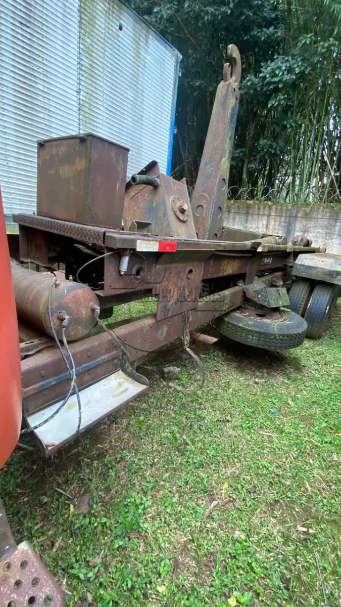 LOTE 021 - 02ª DATA | Um caminhão marca/modelo M.BENZ/L 1113, ano/modelo 1976/1976