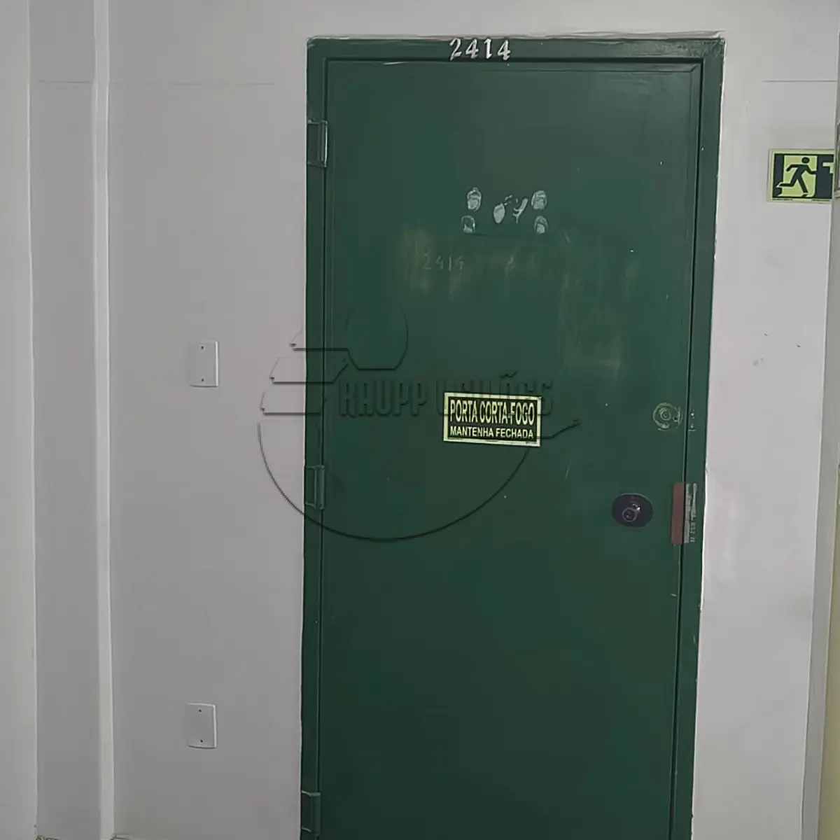 LOTE 001 - 02ª DATA | (PORTO ALEGRE/RS) O Conjunto n° 2414 do Edifício Coliseu, c/ 31,92m², no Bairro Centro Histórico