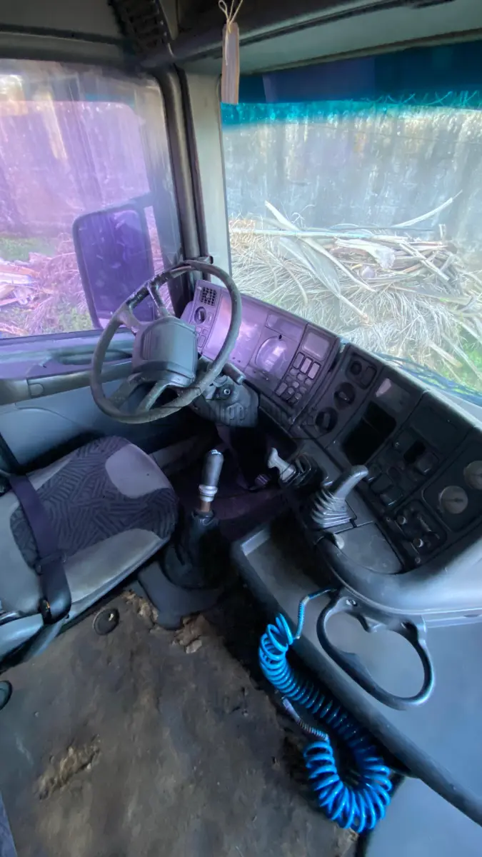 LOTE 008 - 02ª DATA | Um caminhão SCANIA/R124 GA6X4NZ 420, ano/mod. 2003/2004
