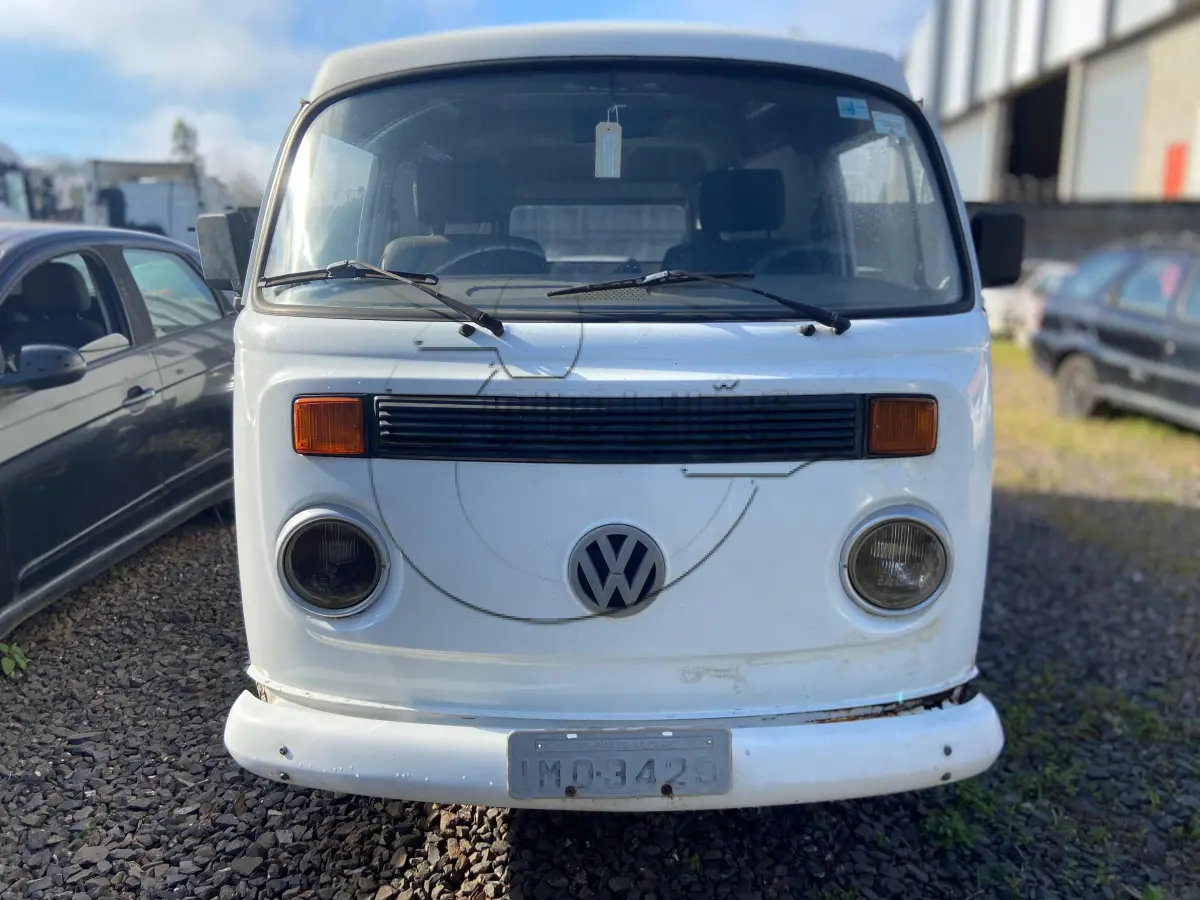 LOTE 003 - 03ª DATA | Um automóvel Volkswagen KOMBI FURGÃO, ano 2005/2005