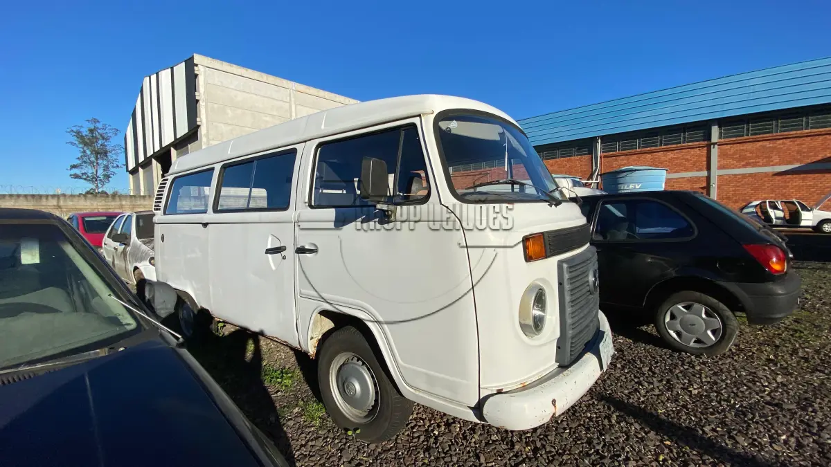 LOTE 018 - Um veículo VW/KOMBI, ano/mod. 2009/2010