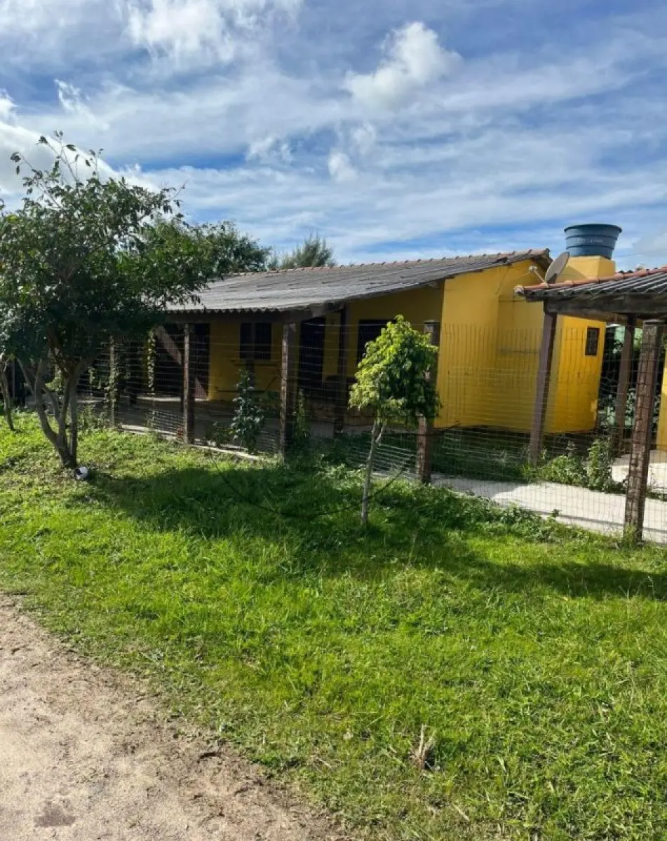 LOTE 001 - 02ª DATA | (PRAIA DE QUINTÃO/RS) Um terreno c/ 02 casas, de esquina