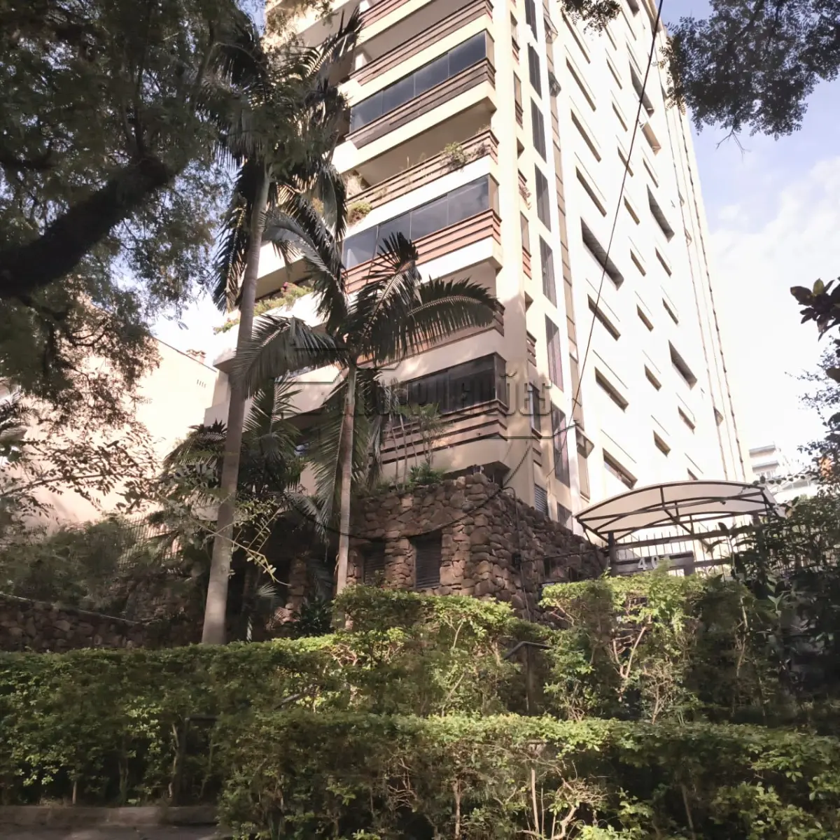 LOTE 004 - 02ª DATA | (PORTO ALEGRE/RS) O apto 1501, c/ 399,84m², e o box de estacionamento 15, ambos do Edifício Caraíbas, no Bairro Floresta