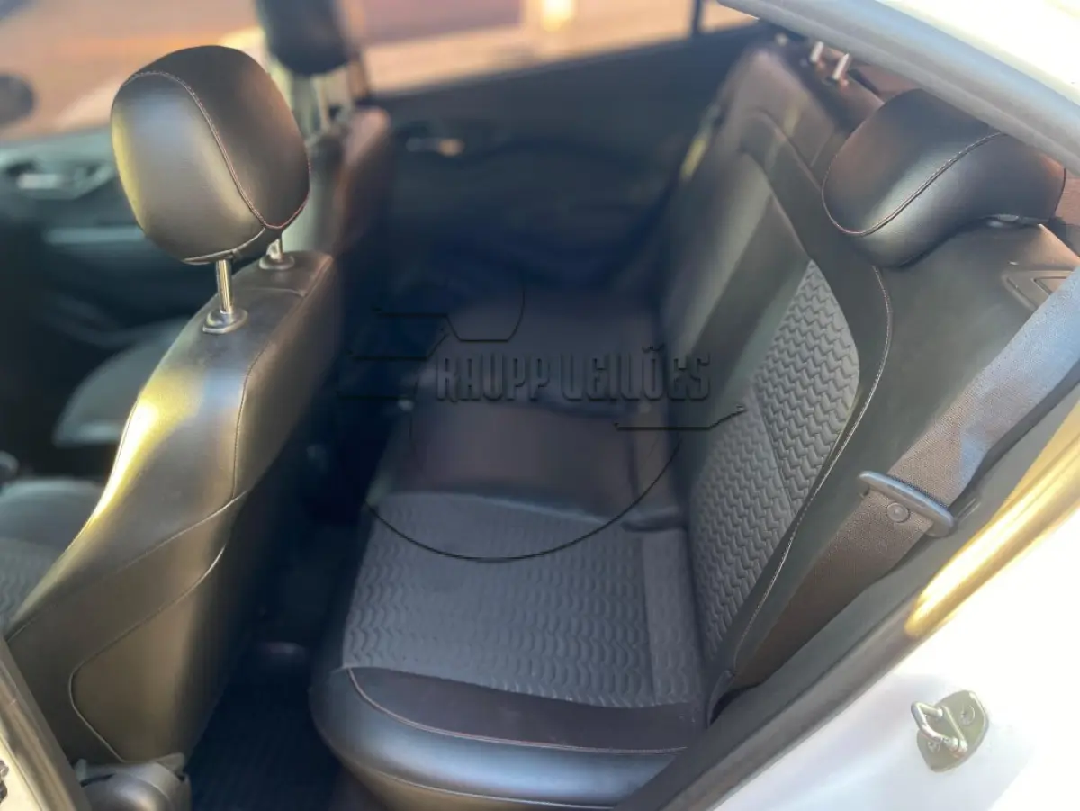 LOTE 016 - Um veículo CHEVROLET/ONIX 1.4MT LTZ, ano/mod 2017/2018