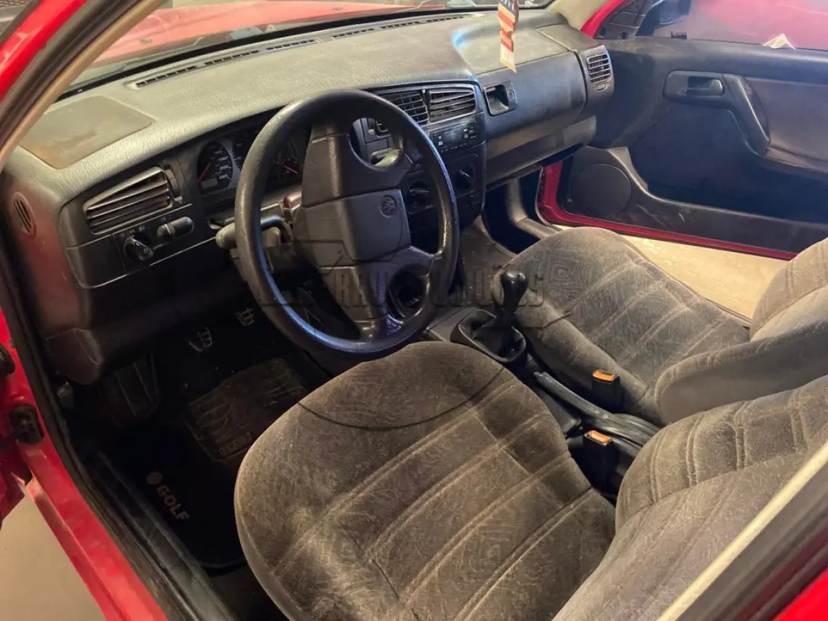 LOTE 006 - Um veículo I/VW GOLF GLX, ano/mod. 1995/1995
