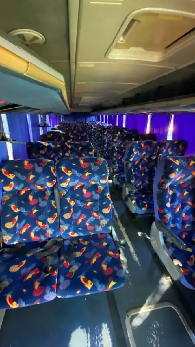 LOTE 012 - Um ônibus VW/MPOLO VIAGGIO R, ano/mod 2000/2000
