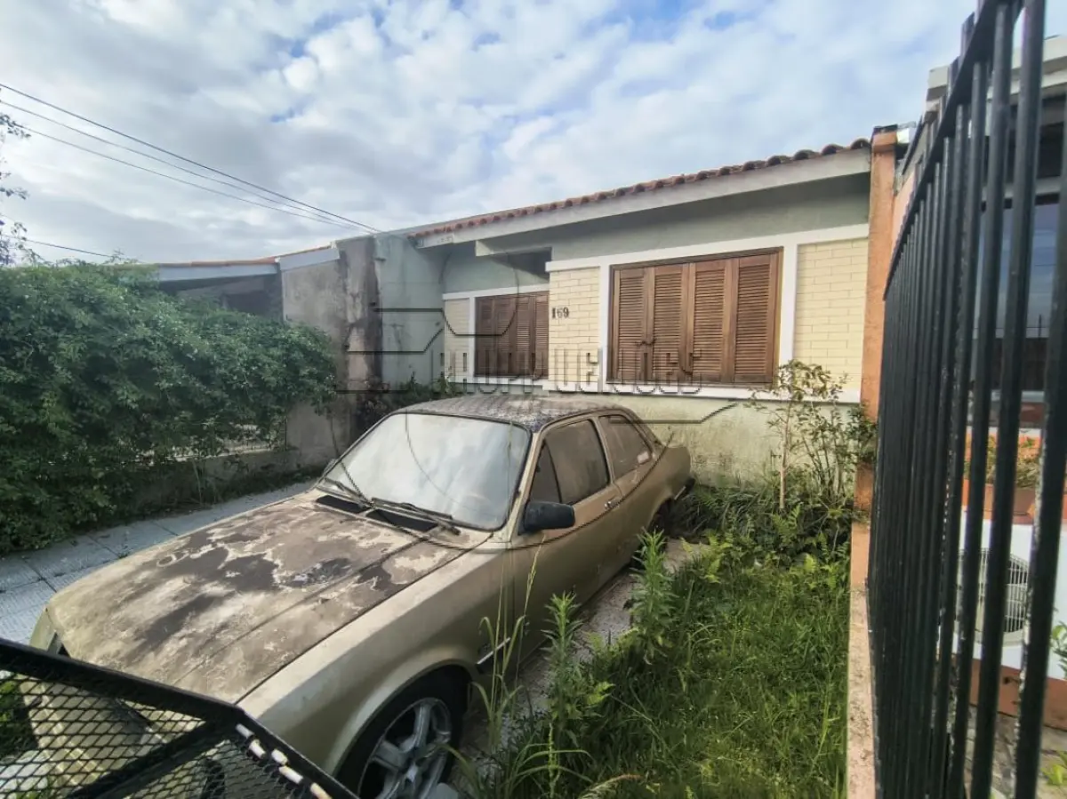 LOTE 001 - (PORTO ALEGRE/RS) Uma casa no Bairro Hípica